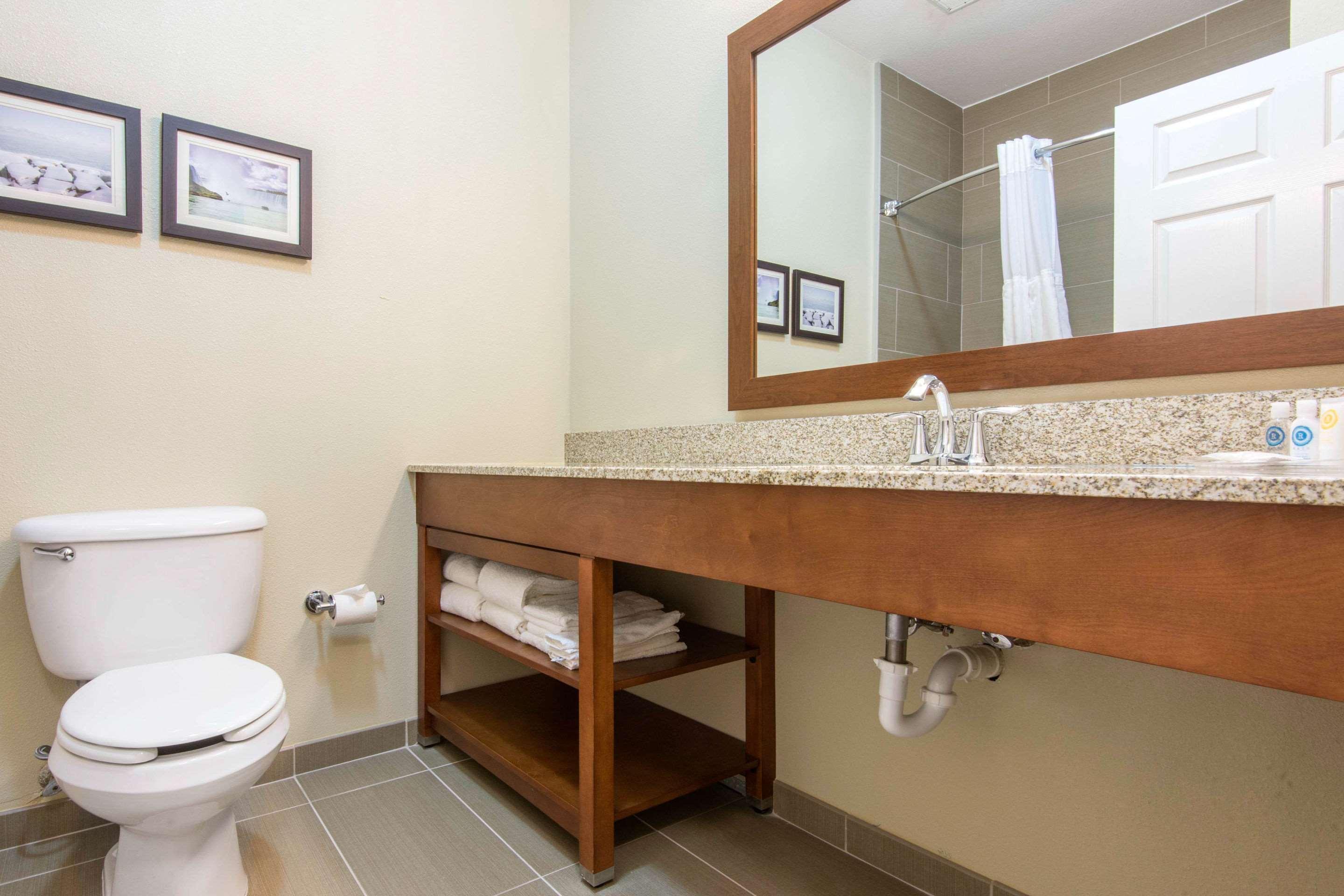 Comfort Suites Rochester Henrietta University Area Ngoại thất bức ảnh