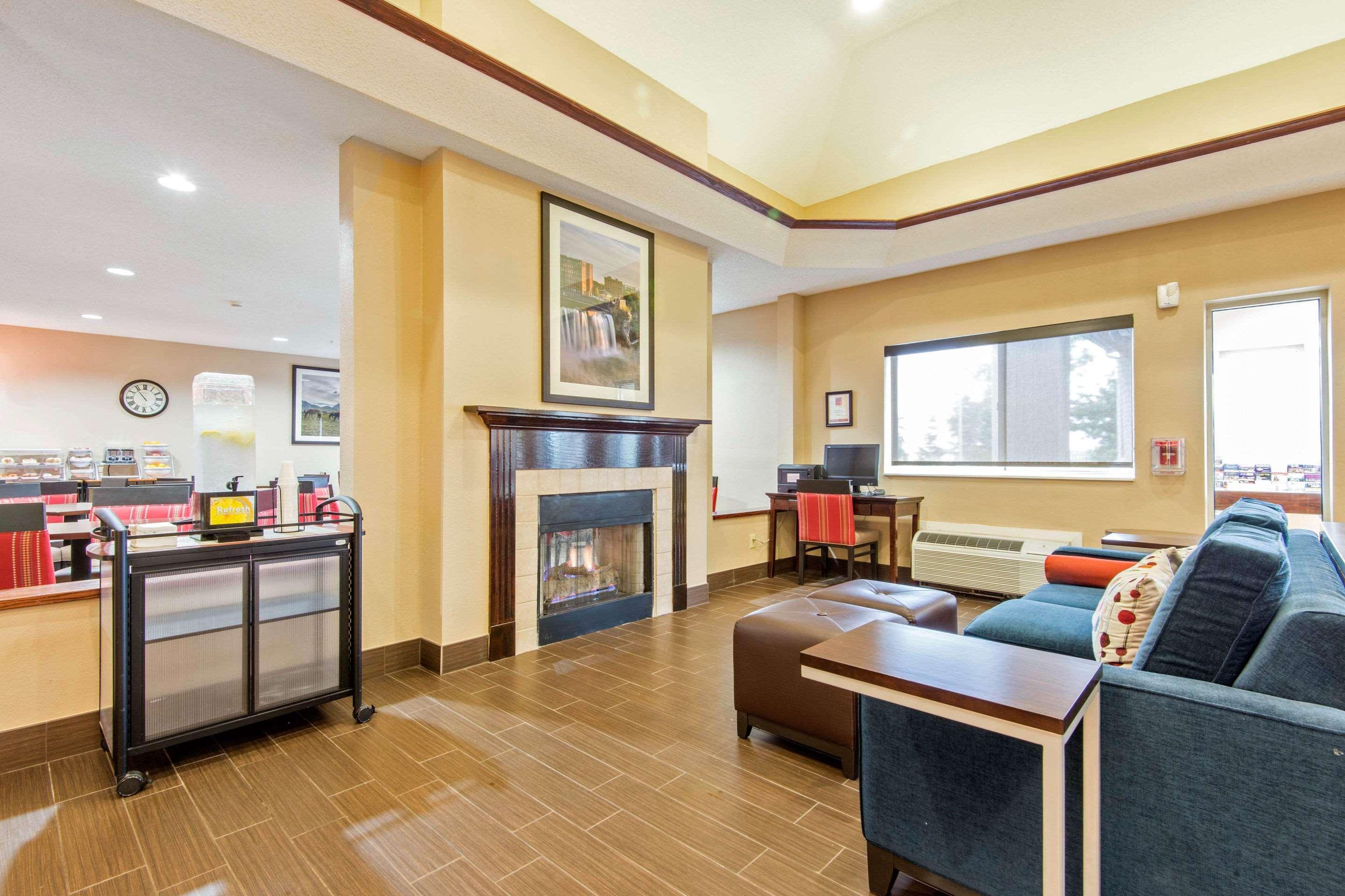 Comfort Suites Rochester Henrietta University Area Ngoại thất bức ảnh