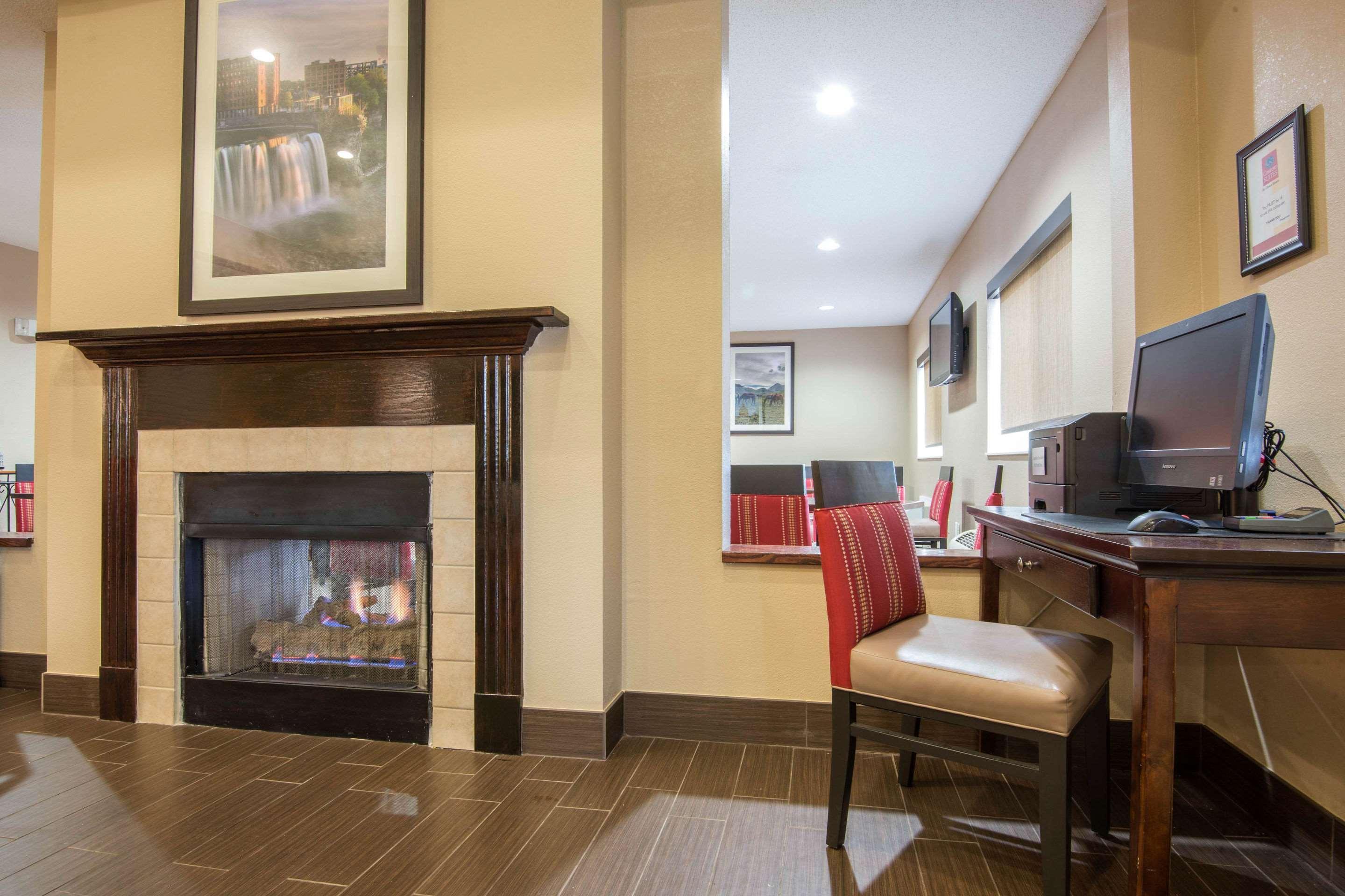 Comfort Suites Rochester Henrietta University Area Ngoại thất bức ảnh