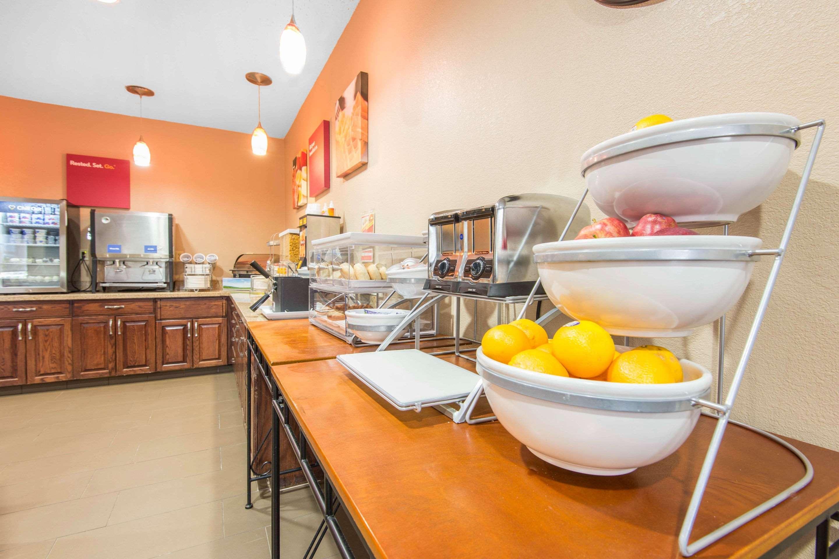 Comfort Suites Rochester Henrietta University Area Ngoại thất bức ảnh