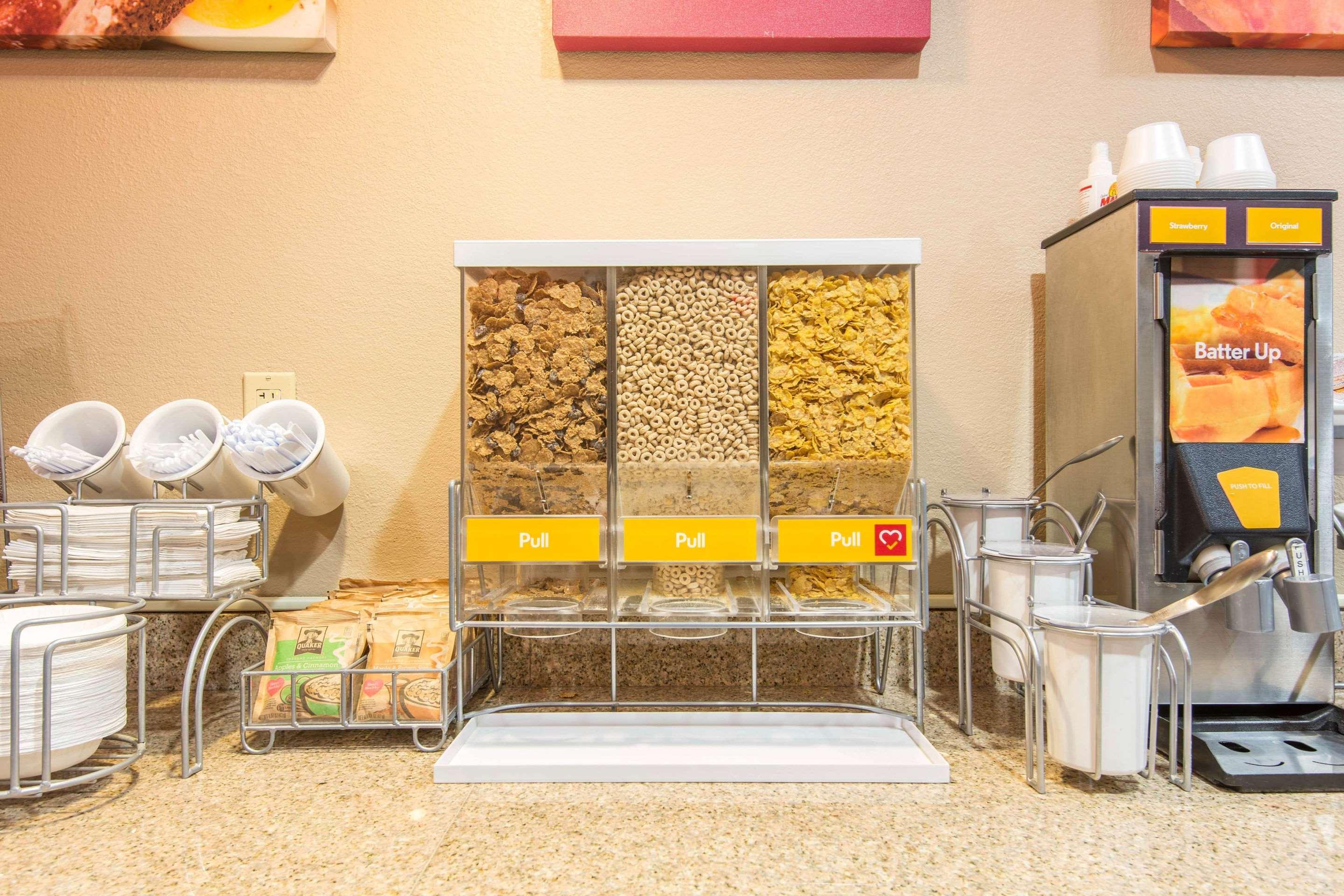Comfort Suites Rochester Henrietta University Area Ngoại thất bức ảnh